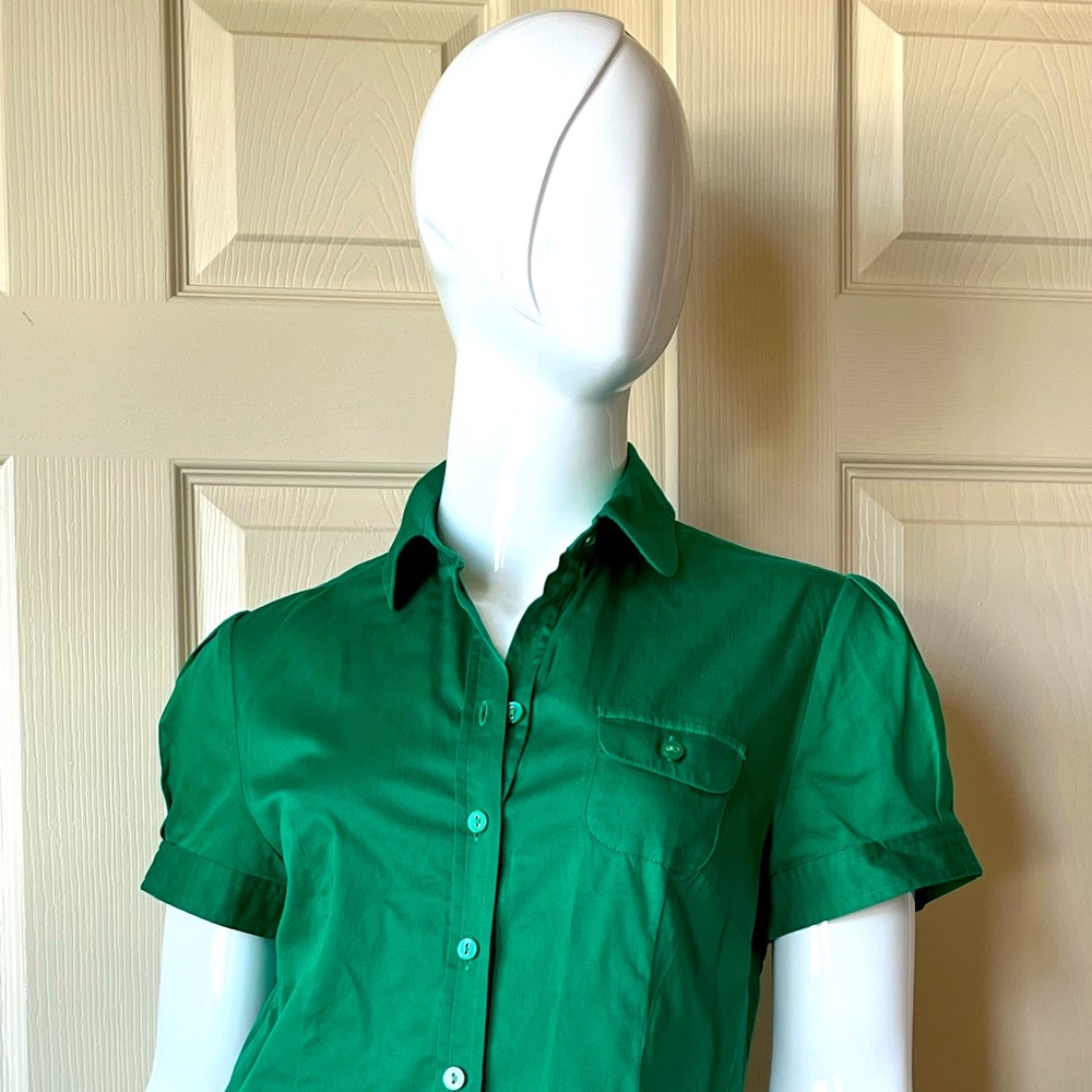 Banana Republic - women’s fitted button down shirt (Size S)